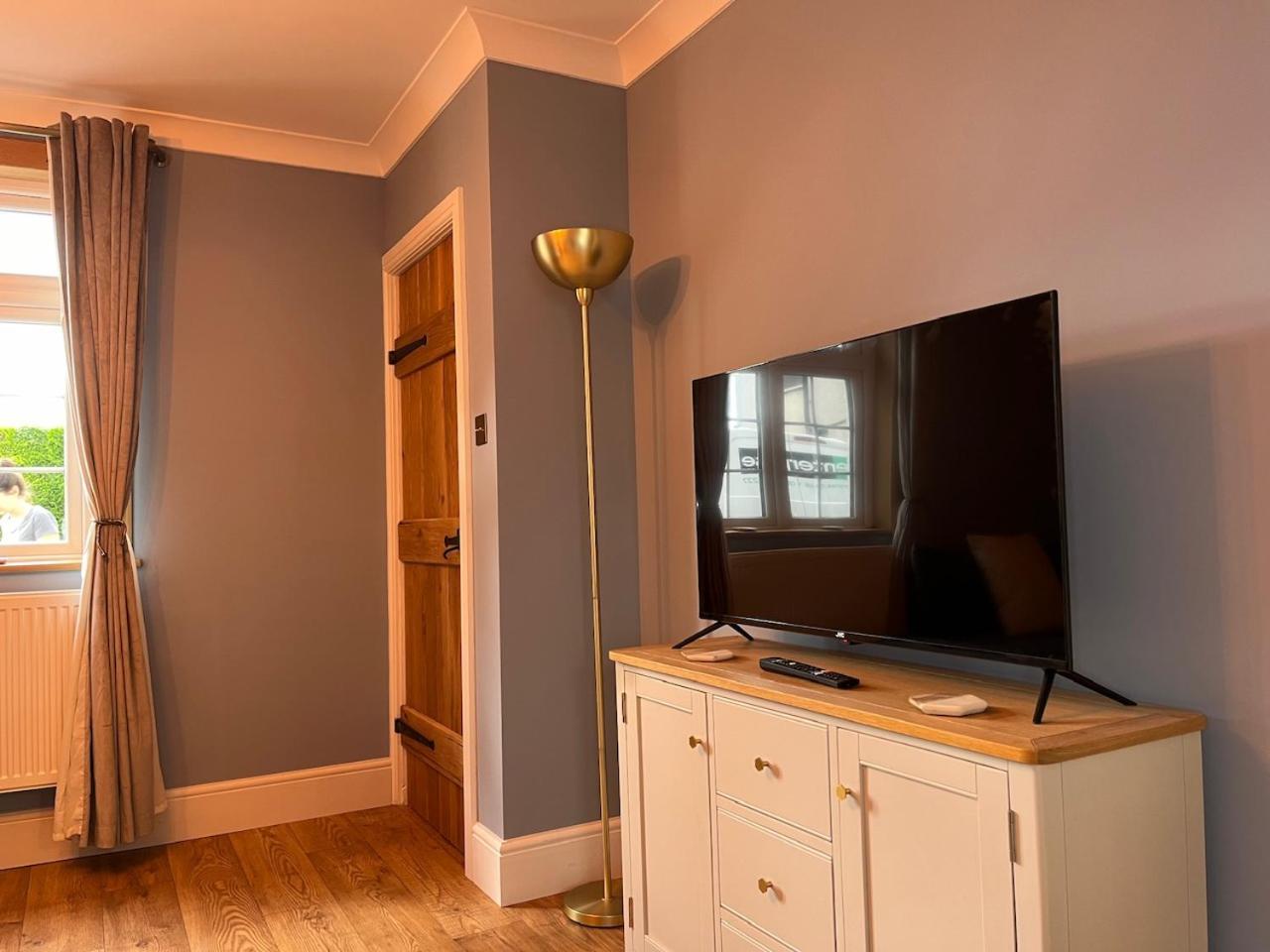One Jubilee Cottages Shugborough 외부 사진