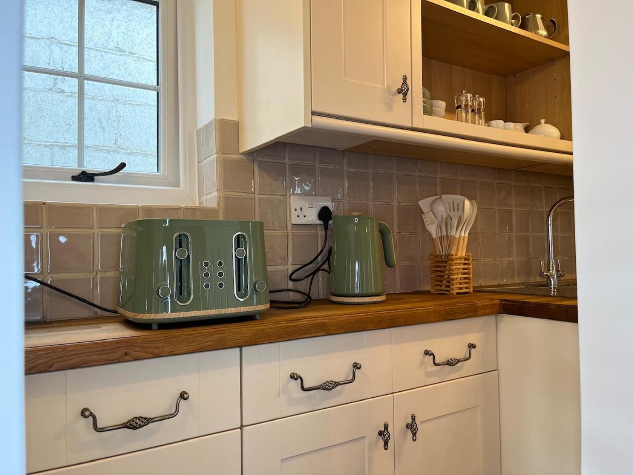 One Jubilee Cottages Shugborough 외부 사진